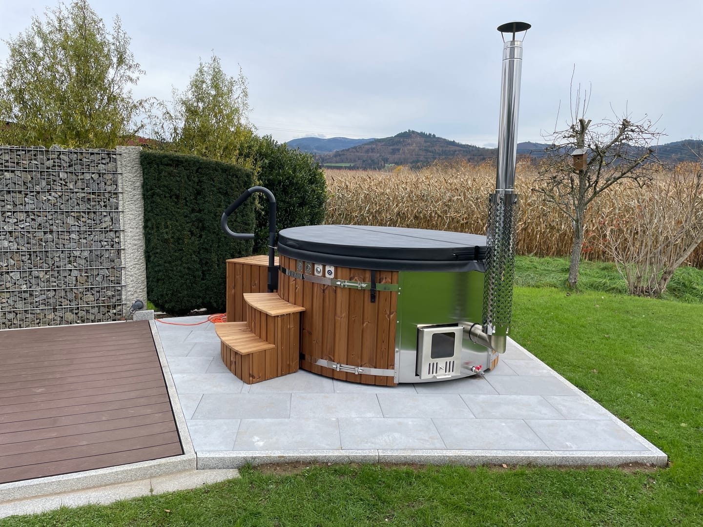 Customer photo review of Hot Tub 1,8m mit Acrylwanne und integriertem Holzofen