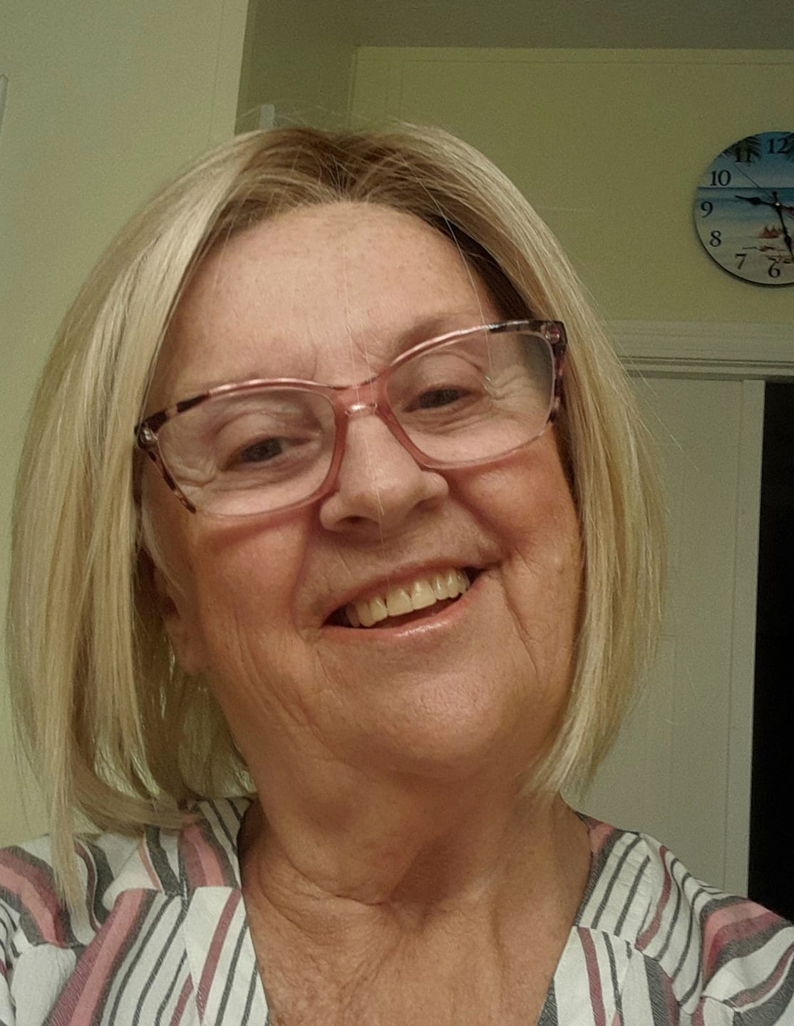 Customer photo review of CLASS ACT - Champagne Blonde