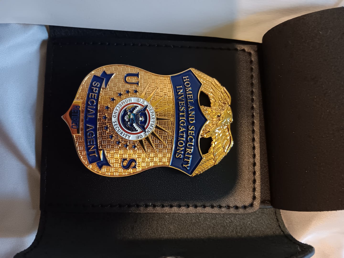 Customer photo review of Top-grade Genuine Leather Holder/ Holster/ Wallet For Multi-size Police Badges & ID Card