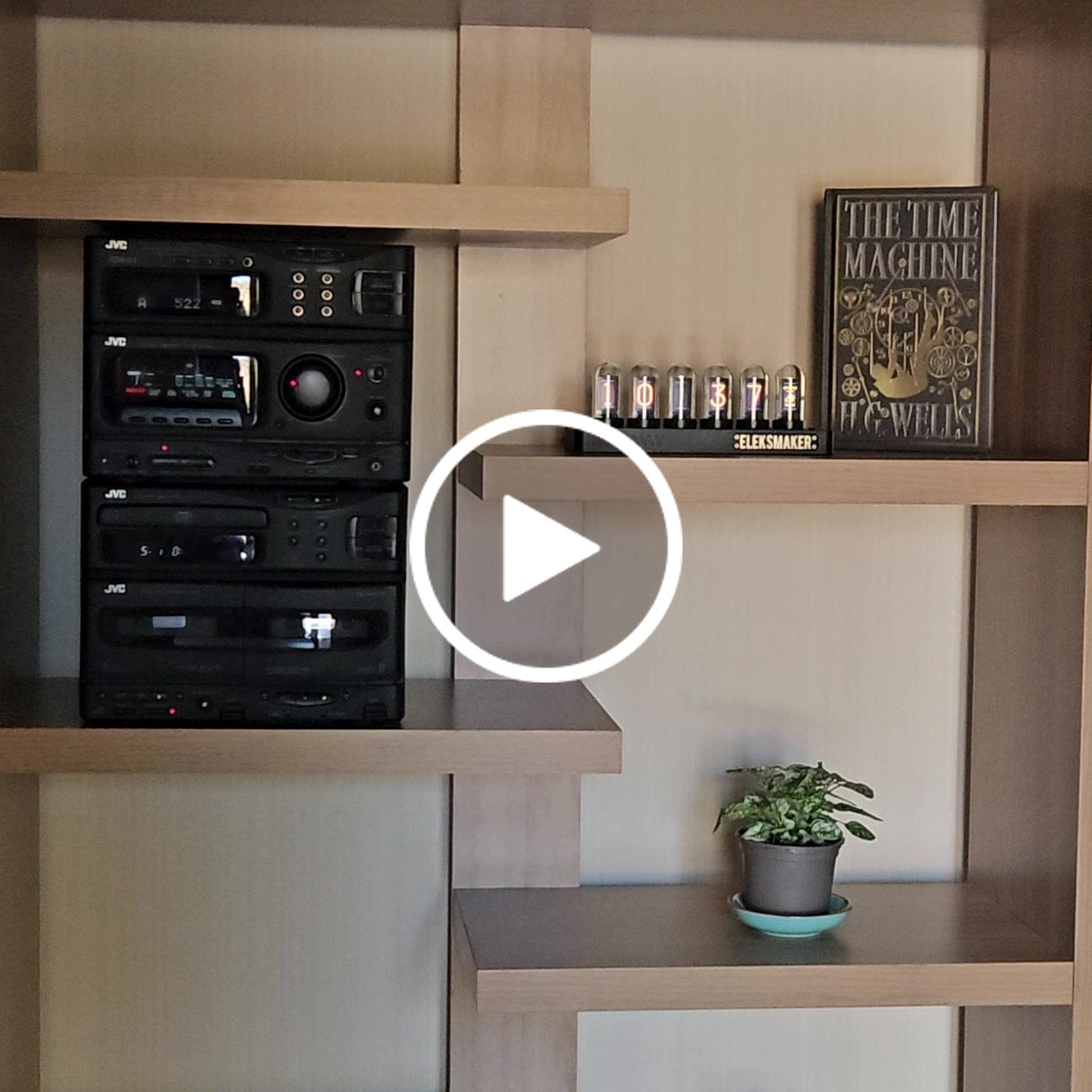 Customer video review of EleksTube IPS Pro Limited Edition 6-Bit Digital Clock