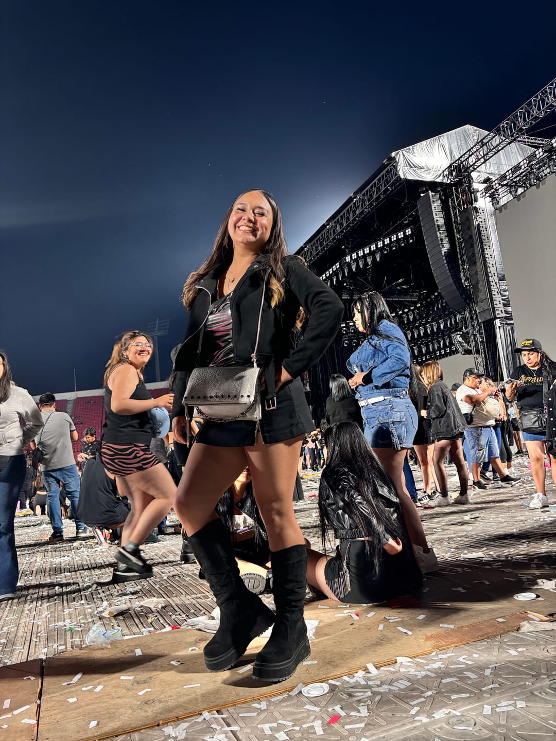 Customer photo review of Bota Negra Mujer 15092