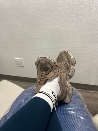 Customer photo review of New Balance 9060 Mushroom