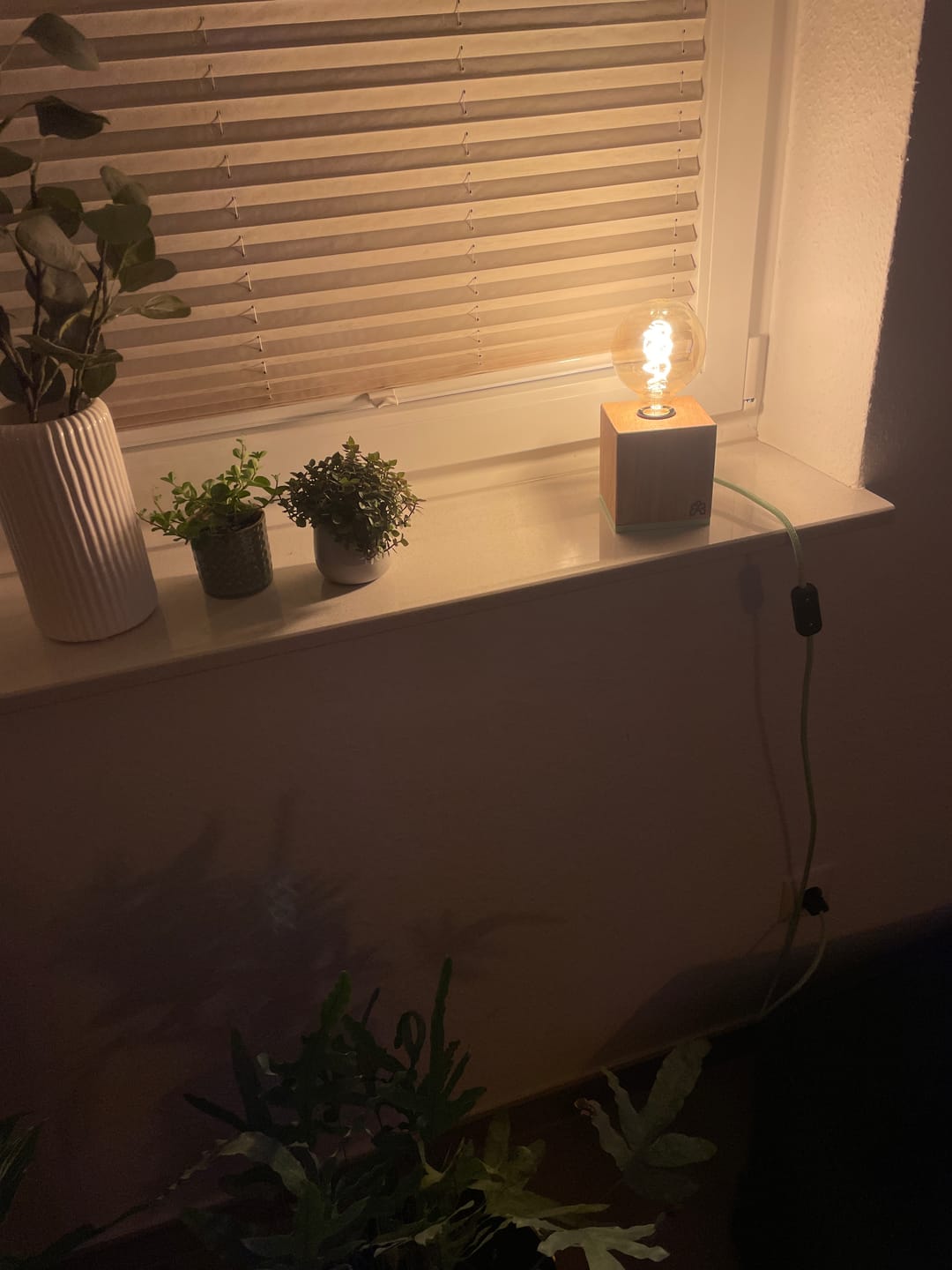 Customer photo review of Tischlampe Holz LORENZ