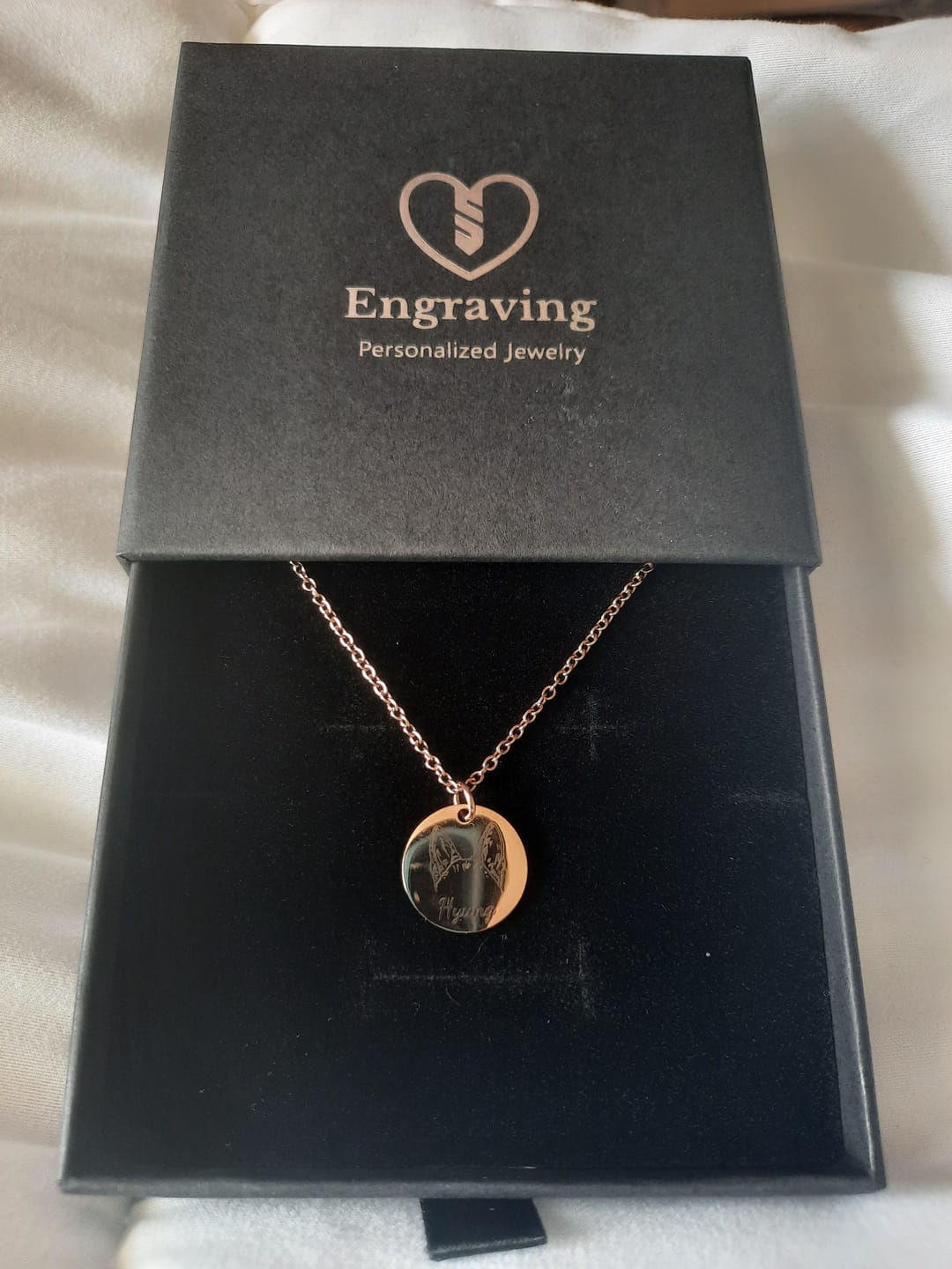 Customer photo review of Ogrlica: Pet Silhouette