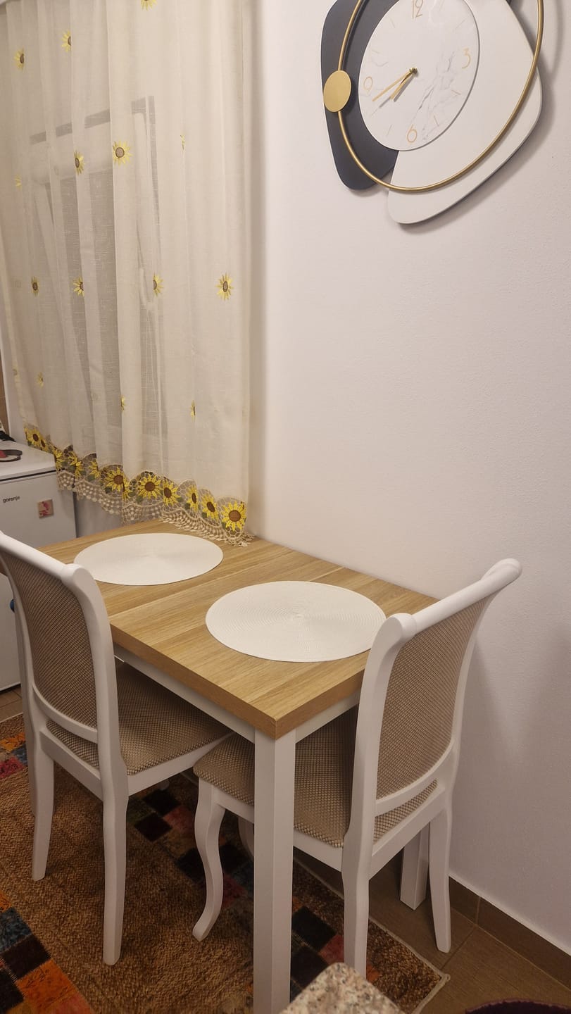 Customer photo review of Scaun MN-SC, alb/bej, stofa/lemn, 45x42x96 cm