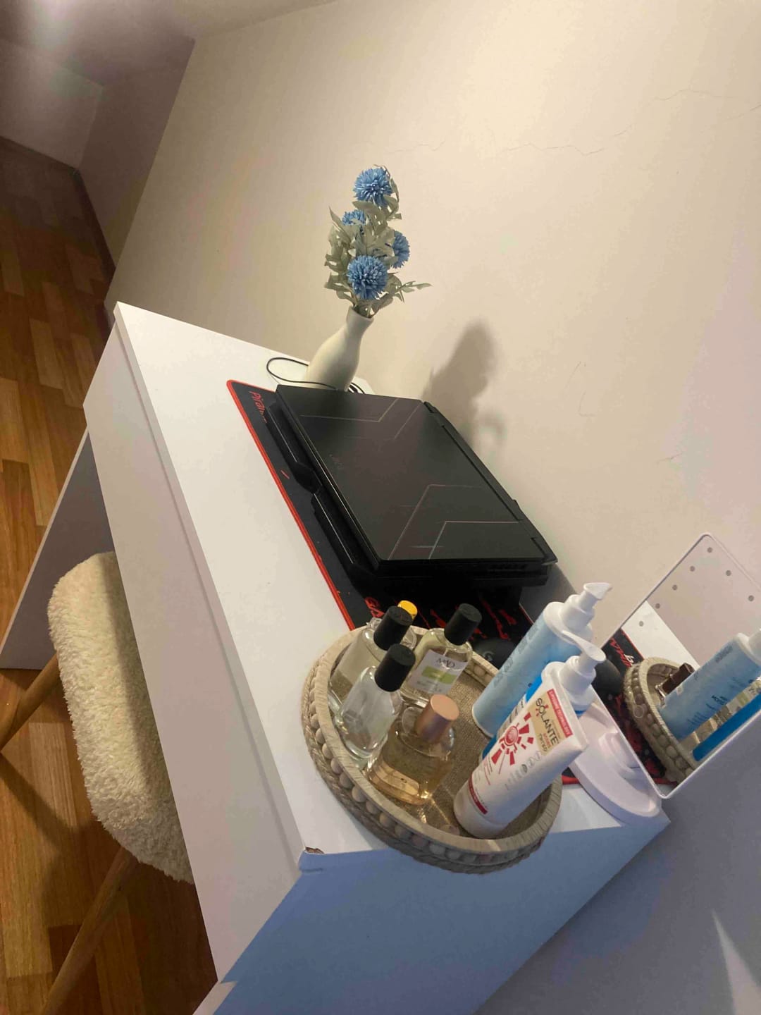 Customer photo review of Rani BJ104 Makyaj Tuvalet Masası Tek Çekmeceli Takı Düzenleyici Beyaz