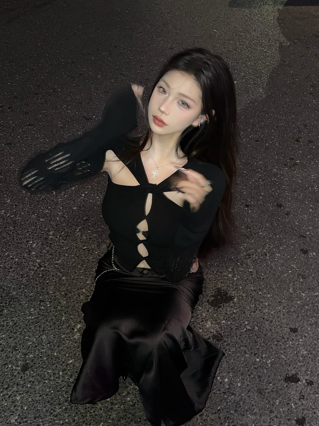 Customer photo review of Rase le sol Cut-Out Knit Top with Flared Sleeves