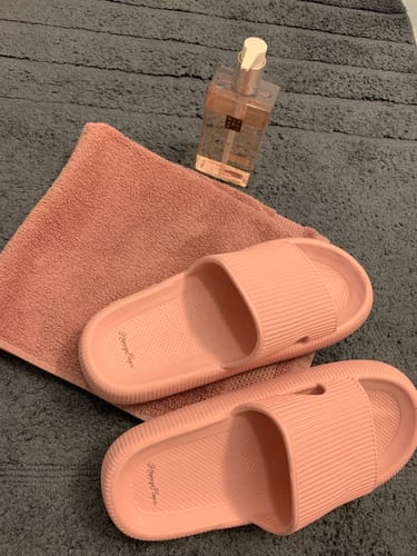 Customer photo review of HappyFlops