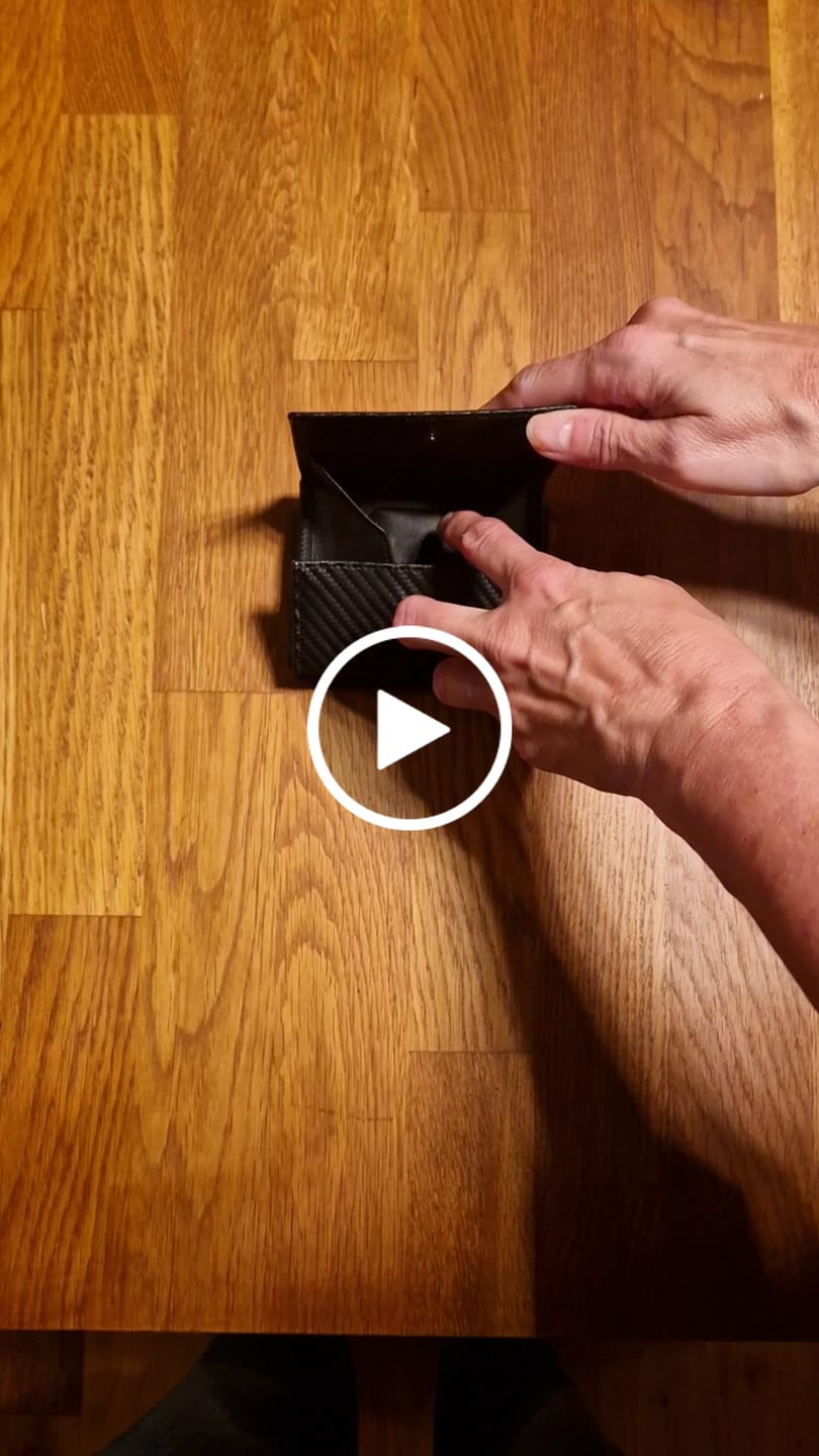 Customer video review of Flap Boy XL AirTag-Edition - Magic Wallet with Coin Pocket