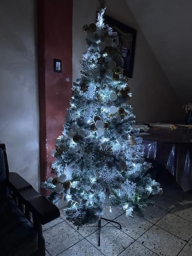 Customer photo review of Arbol Navidad Artificial Nevado 1.90 M Follaje Jardimex Pino