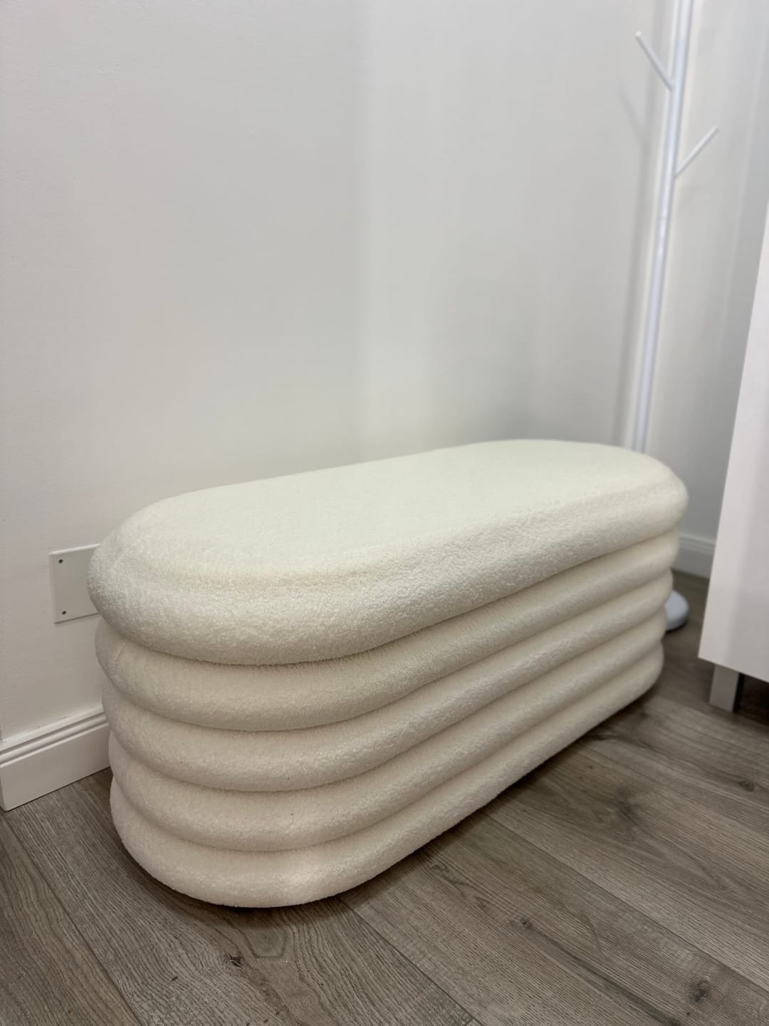Customer photo review of Bancheta BLISS, stofa buclata crem, 105x42x42 cm