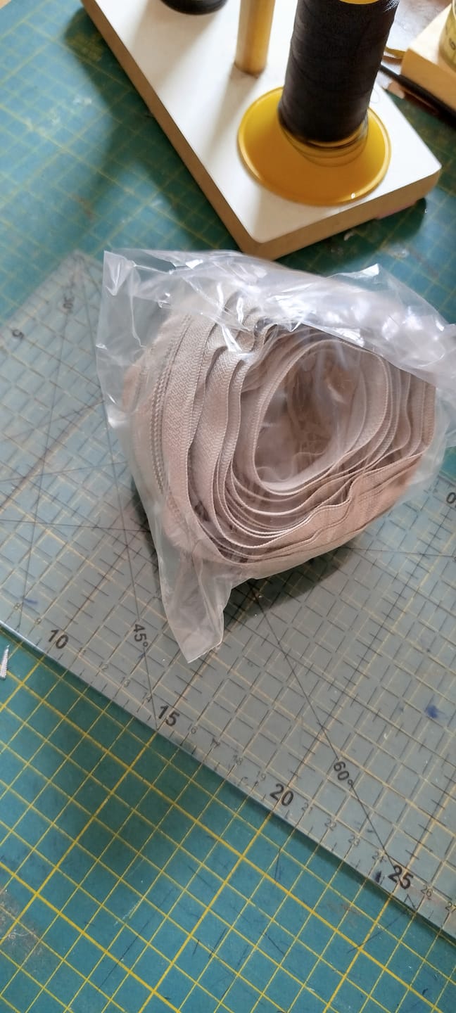 Customer photo review of ZIPER Nº6 POLIESTER COR PRATA 10 METROS