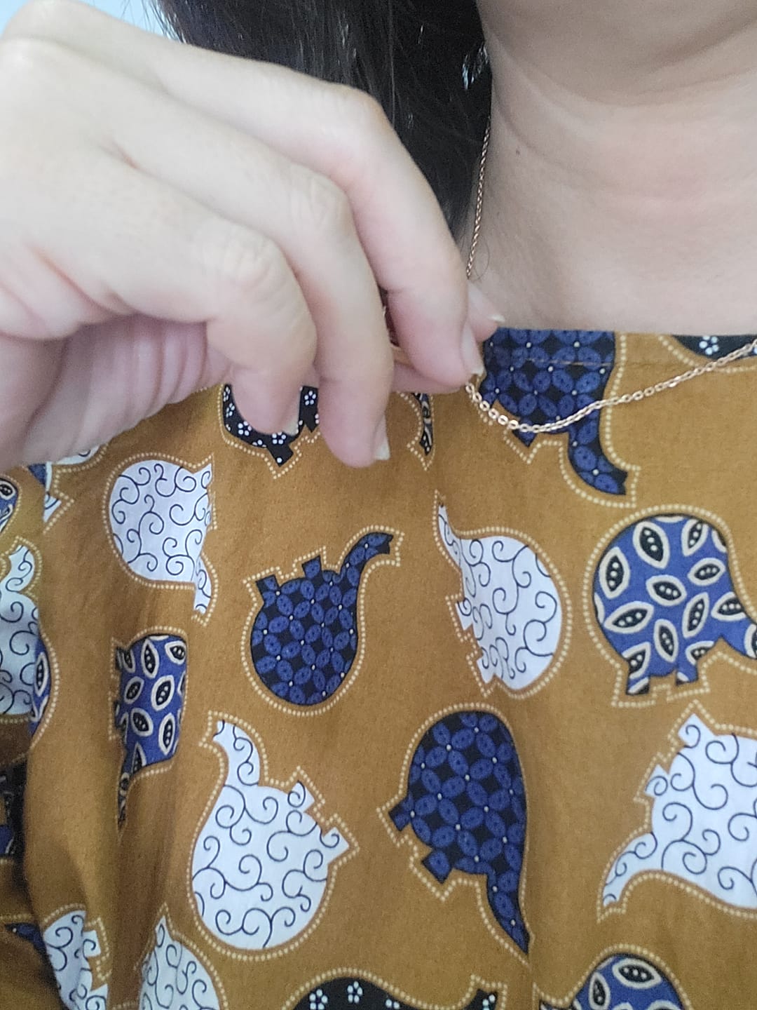 Customer photo review of Thin Rolo Chain Necklace