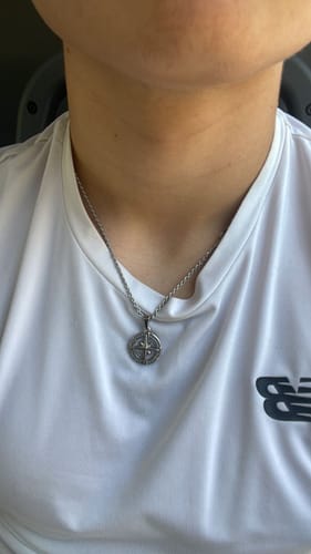 Reseña con foto de un cliente sobre Compass II Pendant
