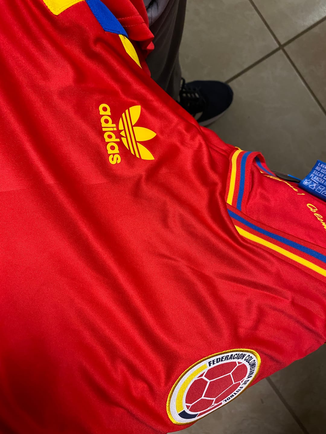 Customer photo review of Camiseta Retro Colombia 1990