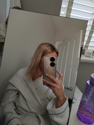 Customer photo review of Stranded Super Easy Clip-in Mum Bun #18/22 Iris