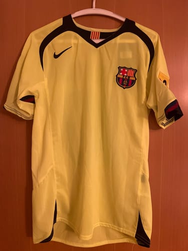 Customer photo review of Ronaldinho Barcelona  Retro Yellow  Football Jersey
