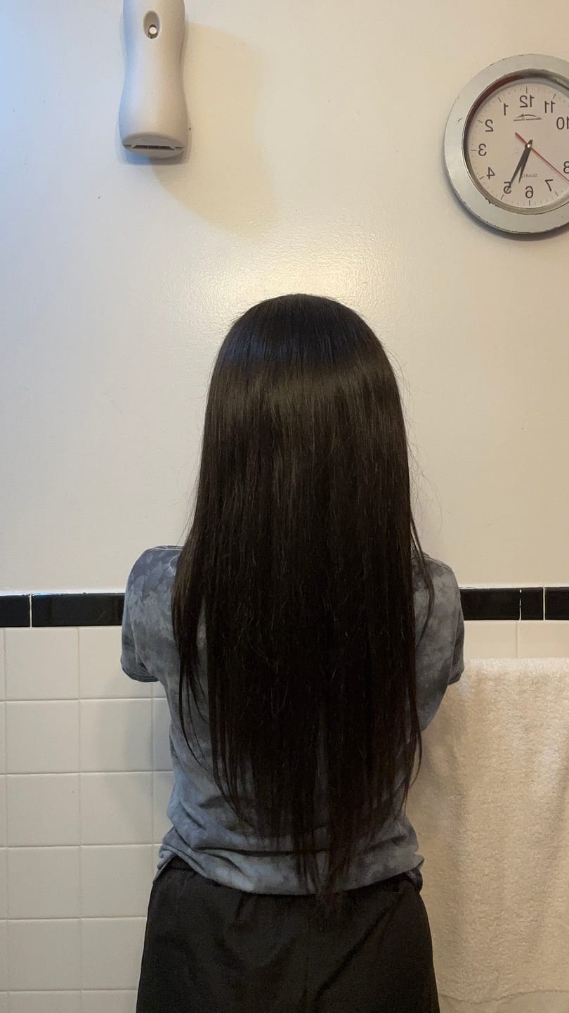 Customer photo review of Flash Sale Wavymy TikTok Viral Layered Cut Pre-bleached Wear Go Wigs 180% Density Straight  4x6 HD Lace Closure Wigs 100% Human Hair
