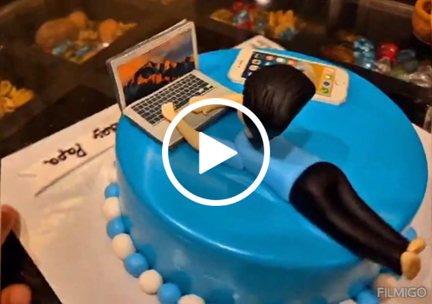 Customer video review of Cake for a workaholic