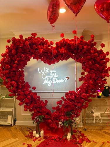 Customer photo review of 8ft Romantic Atmosphere Heart Shaped Red Rose Flower Wall Wedding Decoration Indoor