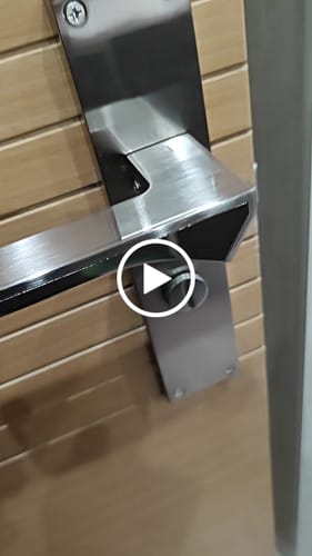 Customer video review of Manilla moderna modelo '740' de zamak acabado níquel satinado y gris espacial con placa rectangular