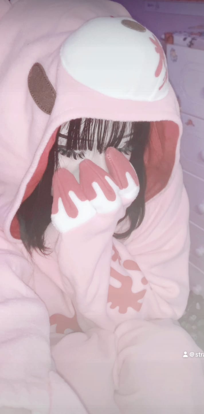 Customer photo review of Gloomy Bear DELUXE Kigurumi PINK