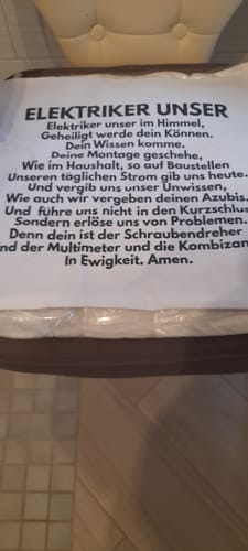 Customer photo review of Trendation - Elektriker Unser Kissen Geschenk Elektromeister Lustiger Spruch Männer Geschenkidee Dekokissen mit Füllung 40x40