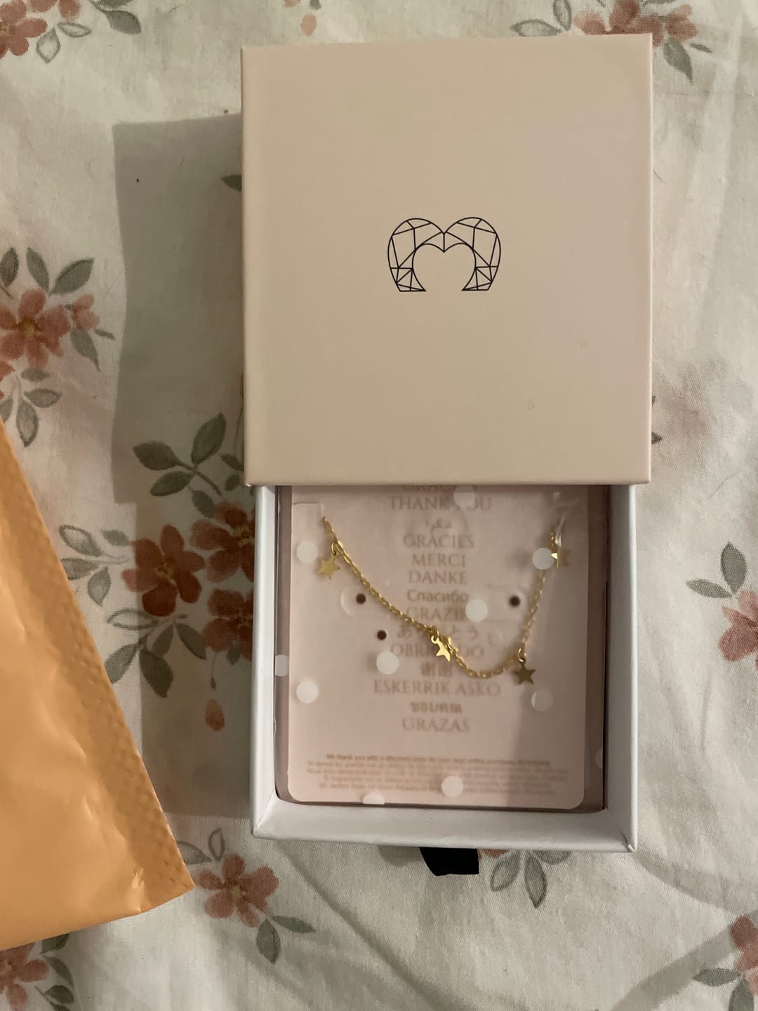 Customer photo review of Collar Estrellas