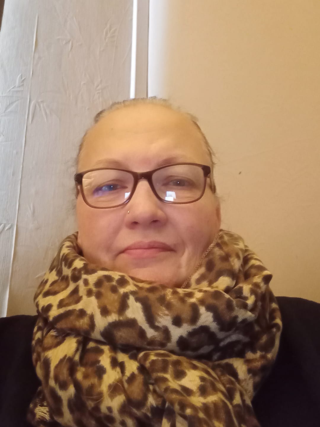 Customer photo review of LARGE BROWN SUPER SOFT FLEECE FEEL LEOPARD PRINT SCARF
