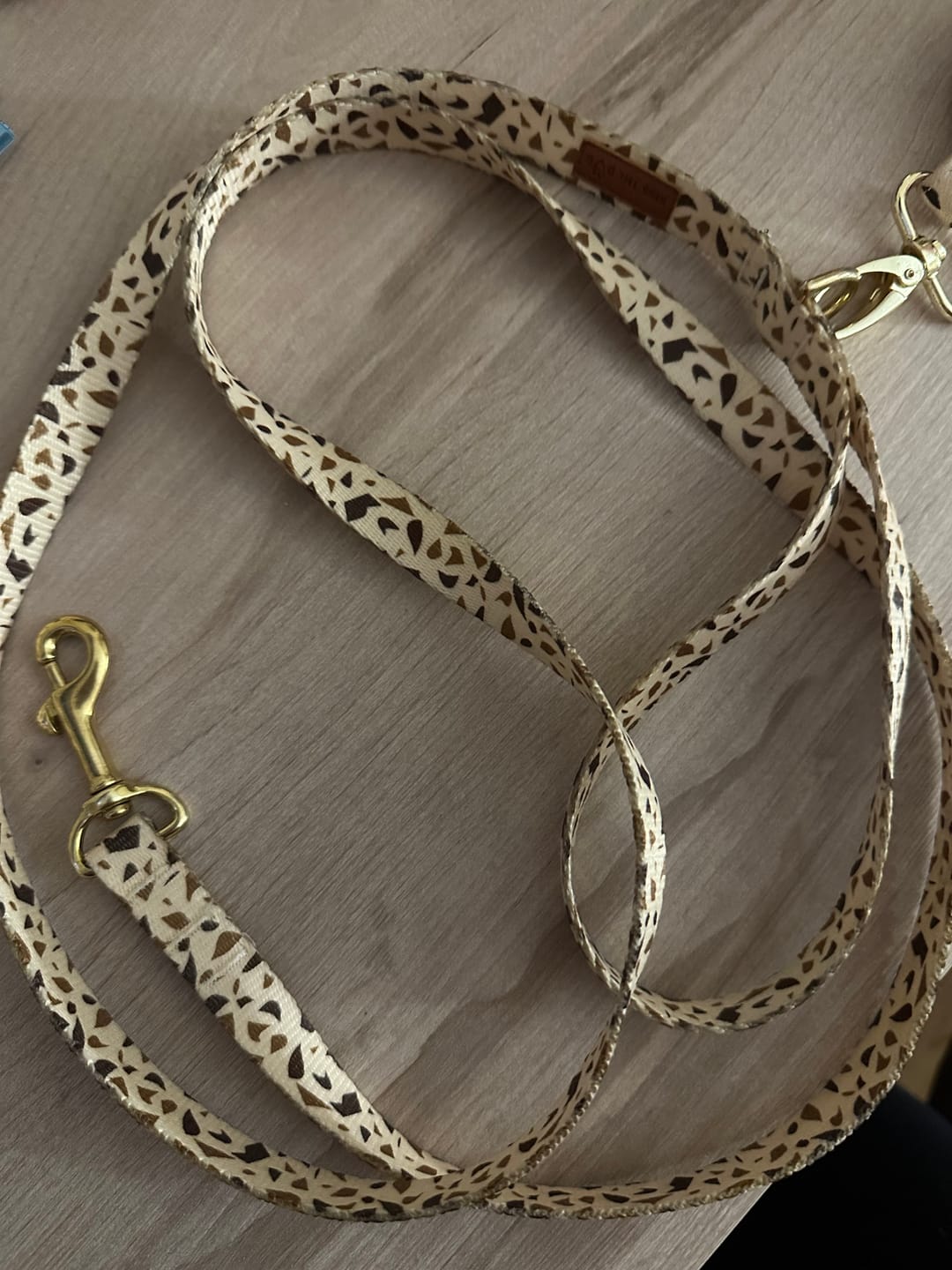 Customer photo review of Smycz miejska "Beige Terrazzo" - złote okucia