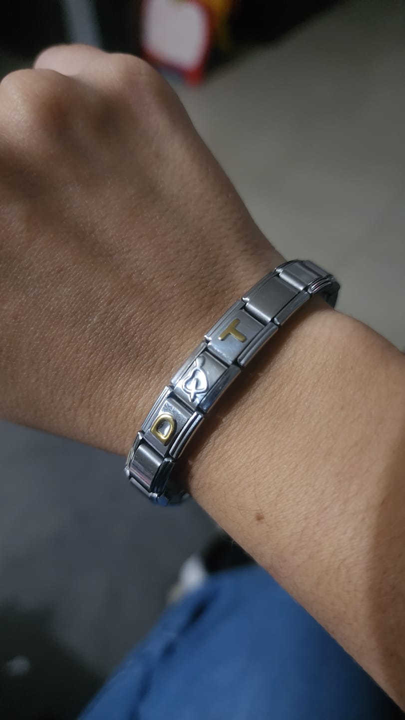 Customer photo review of Charm Corazon Con Flecha