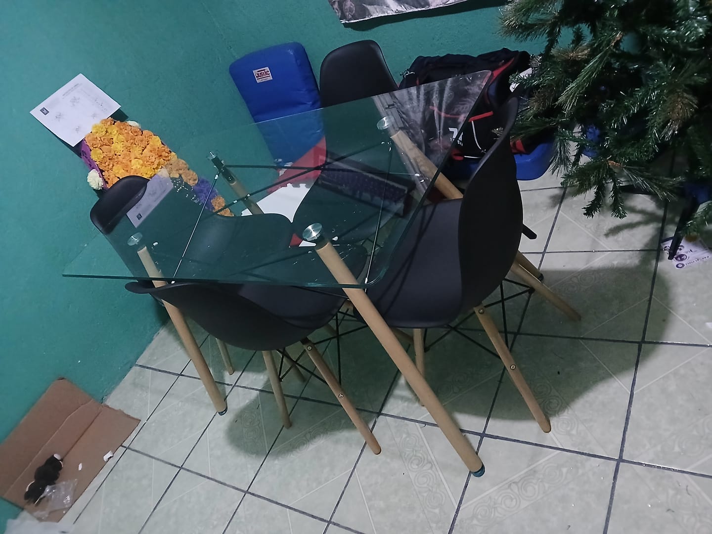 Customer photo review of Comedor Mesa T5 + 4 Sillas Oslo