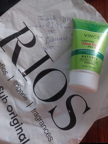 Customer photo review of Vince Clarifying Aloe Vera Face Wash 100ml