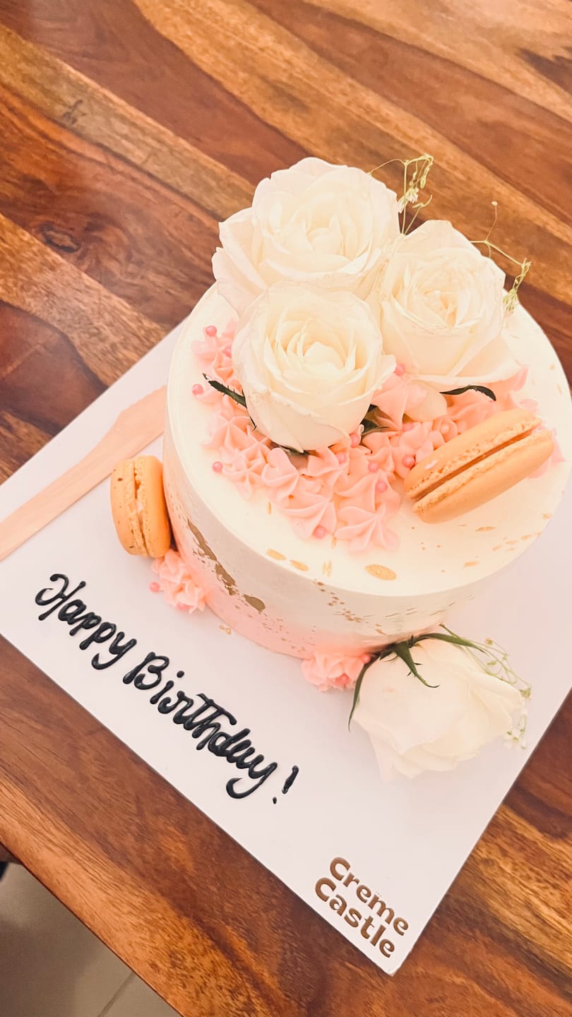 Customer photo review of Macaron Splash Cake