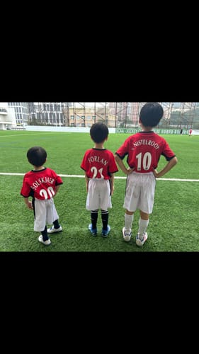 Customer photo review of Manchester United Kids Retro Jersey