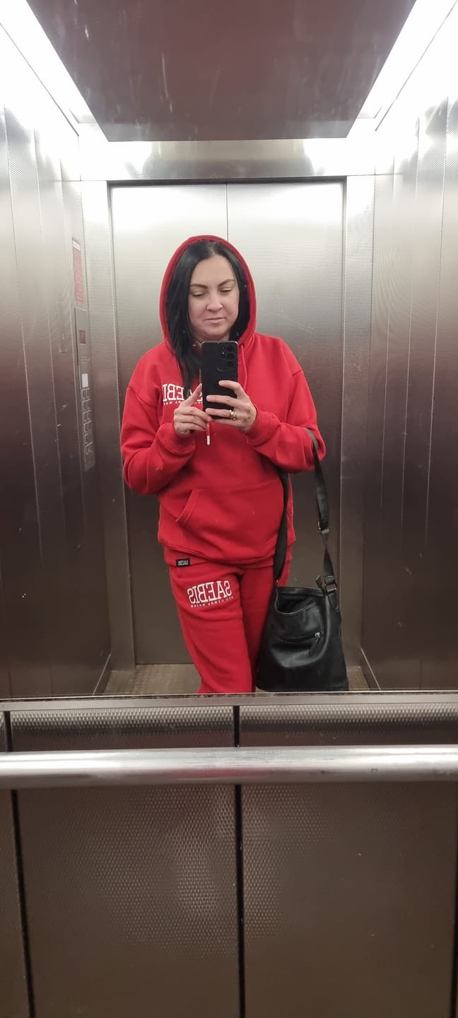 Customer photo review of Lifestyle Damen Oversized Hoodie rot mit Stickerei by SAEBIS®