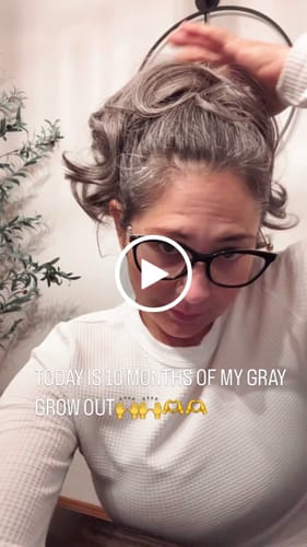 Customer video review of JuvaBun Claw Clip Wavy Ponytail Extension 12''
