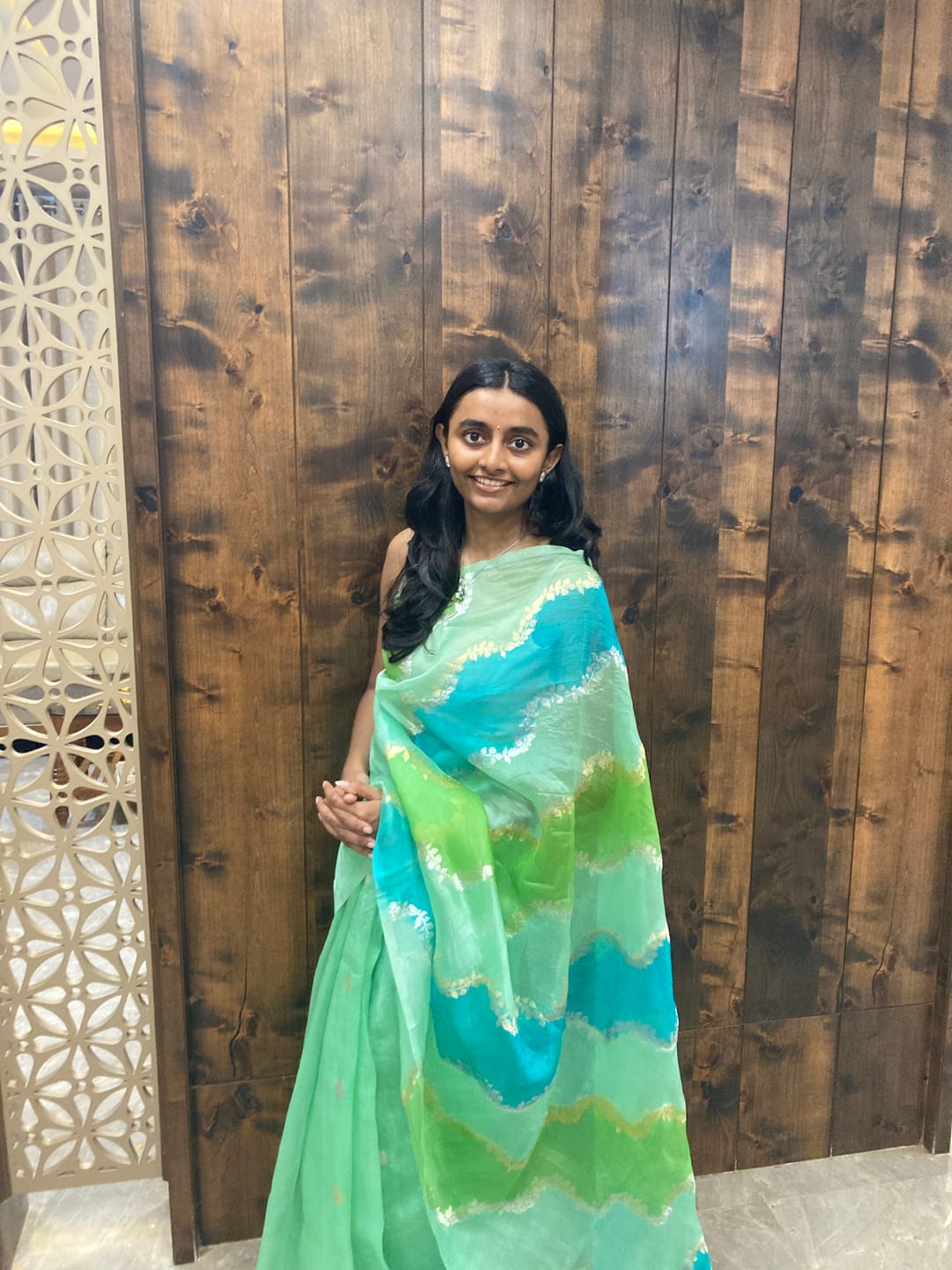Customer photo review of Handloom Kadhua Banarasi Kora Silk Saree - Leheria Floral - Green, Blue