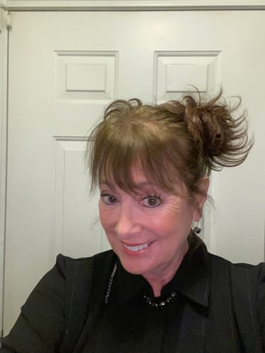 Customer photo review of JuvaBun Small Messy Bun