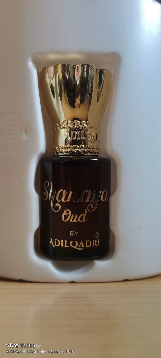 Customer photo review of Shanaya Oud Luxury Attar Perfume