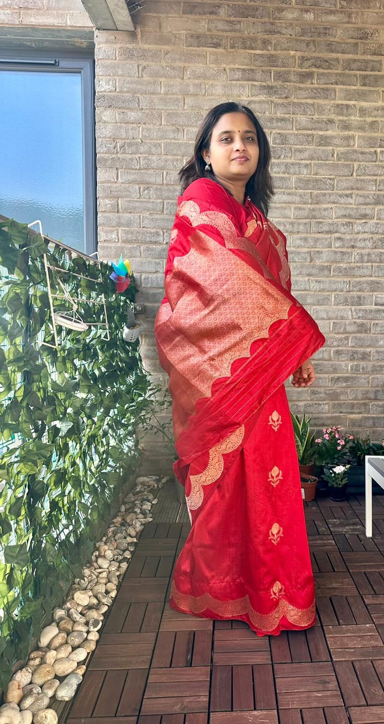Customer photo review of Handloom Kadhua Banarasi Katan Silk Saree - Scallop - Red