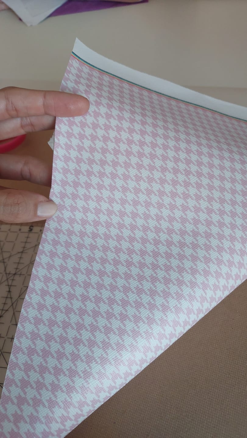 Customer photo review of SINTETICO PIED DE POULE 0.8MM FUNDO MALHA COR ROSA BEBE / BRANCO