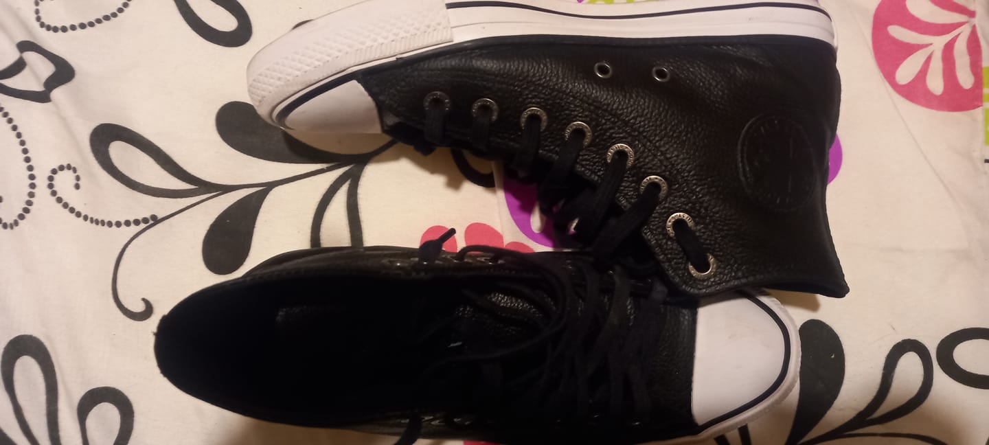 Customer photo review of Zapatillas Converse Chuck Taylor Hi Leather Negro Blanco