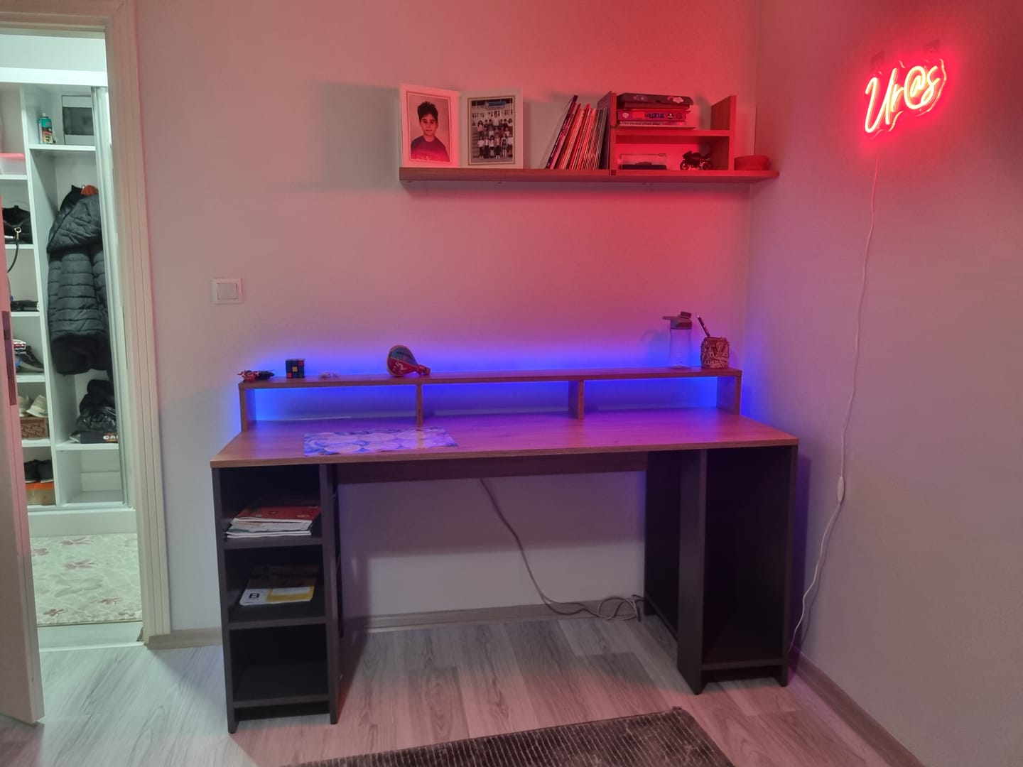 Customer photo review of Rani AE103 Dekoratif Duvar Rafı  Antrasit - Sepet Ceviz
