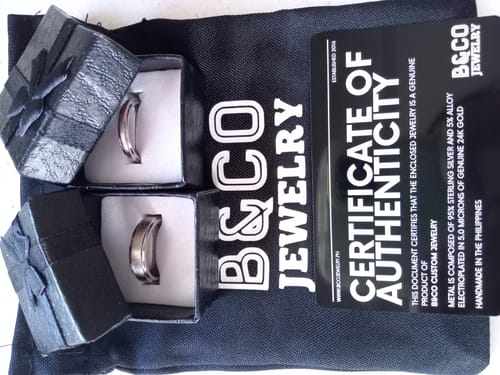 Customer photo review of Miniatura Italia Two Tone Wedding Rings