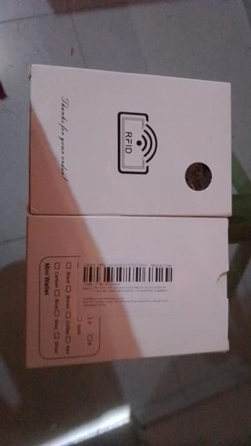 Customer photo review of Metallic Wallet Slim Pop Up RFID Cardholder — Black | KIMLUD