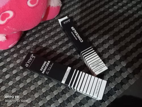 Customer photo review of Amrij Cosmetics High Definition Concealer