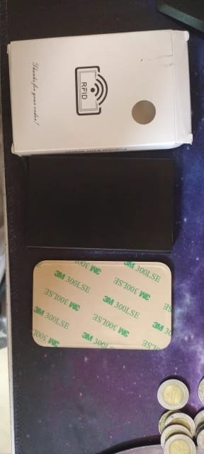 Customer photo review of Metallic Wallet Slim Pop Up RFID Cardholder — Black | KIMLUD
