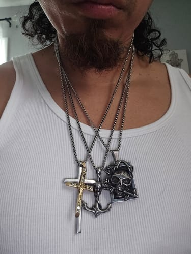 Customer photo review of Skull And Roses Necklace