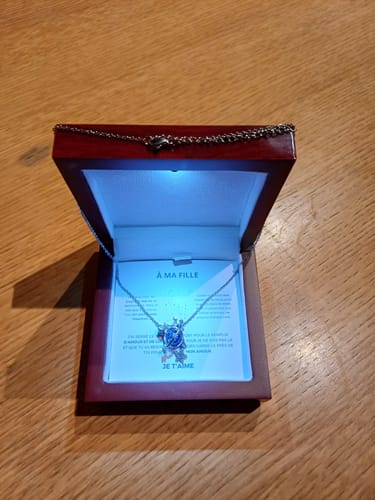 Customer photo review of Collier Amour Étoilé - À Ma Fille - Je t'aime, pour toujours...